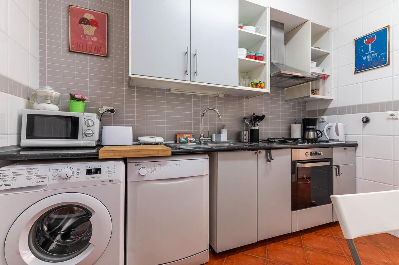 Alm- Spacious. Sunny. Patio. Quiet Area. Fast Wifi Lisbon Bagian luar foto