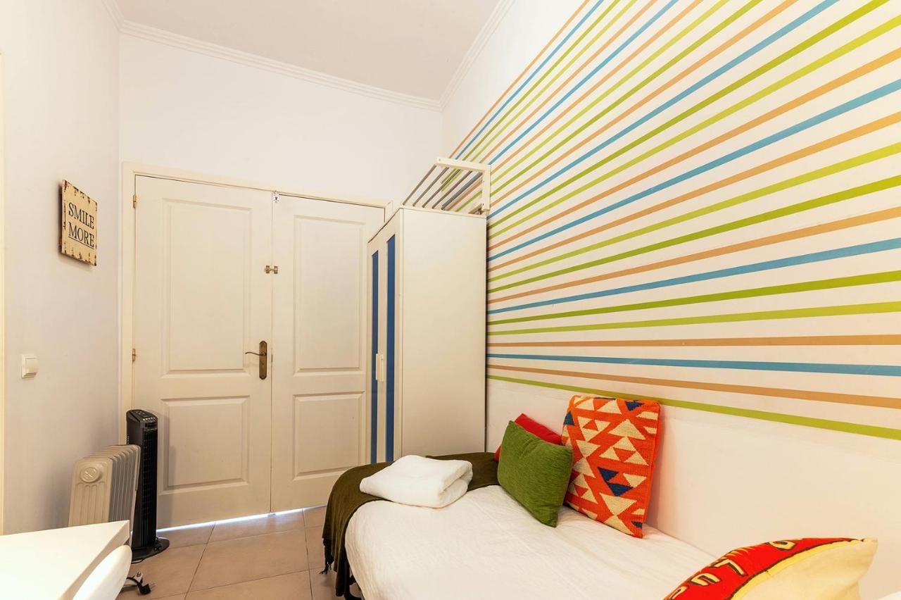 Alm- Spacious. Sunny. Patio. Quiet Area. Fast Wifi Lisbon Bagian luar foto