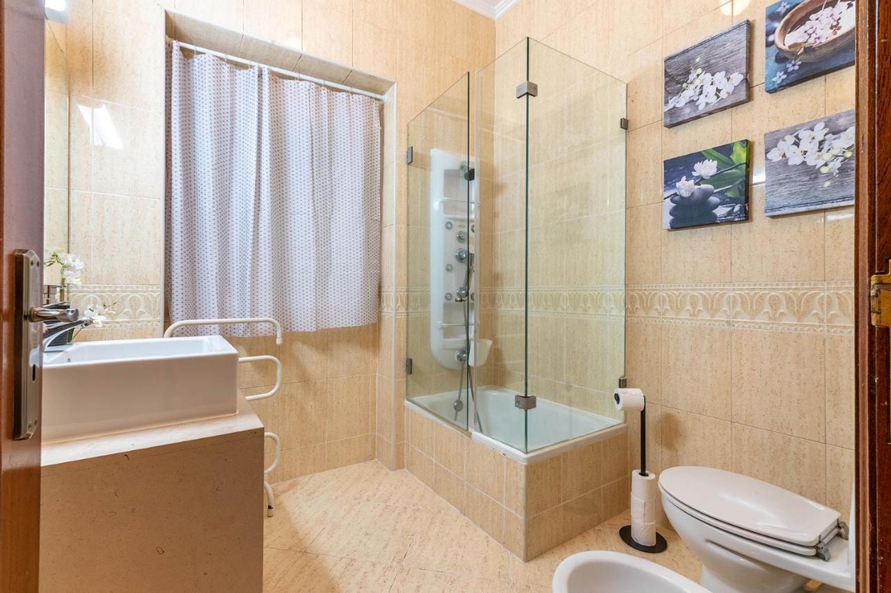 Alm- Spacious. Sunny. Patio. Quiet Area. Fast Wifi Lisbon Bagian luar foto