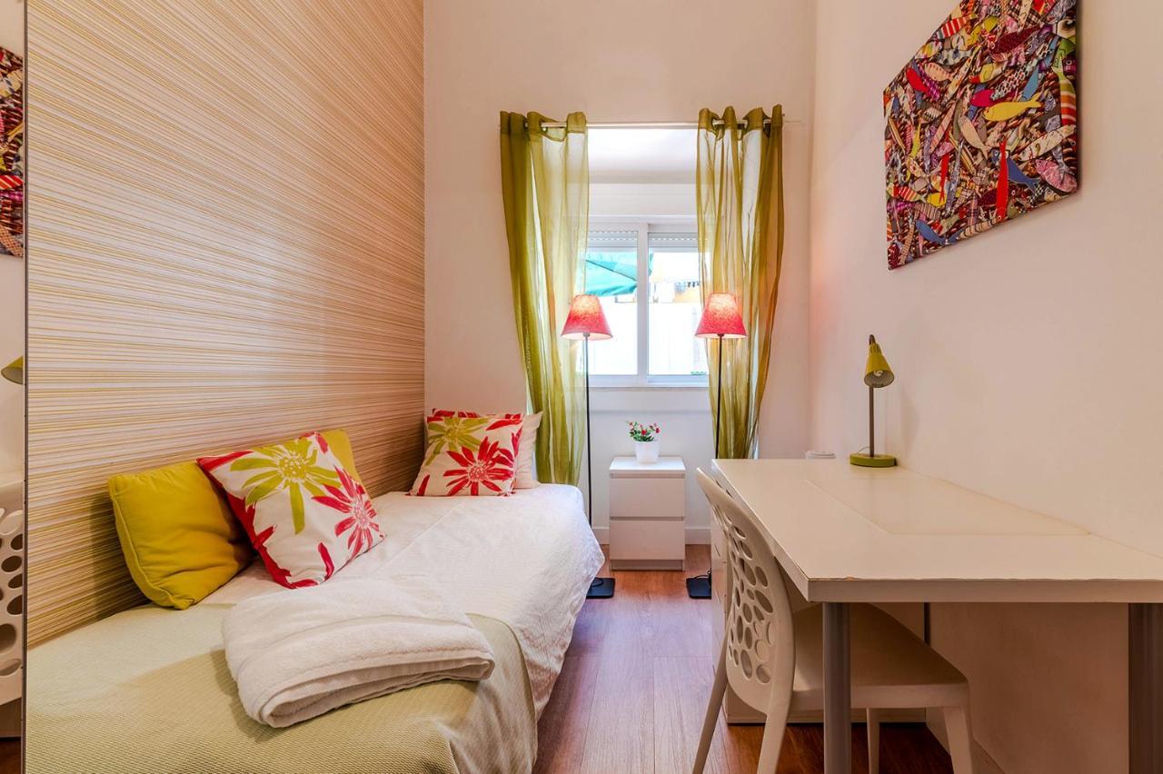 Alm- Spacious. Sunny. Patio. Quiet Area. Fast Wifi Lisbon Bagian luar foto
