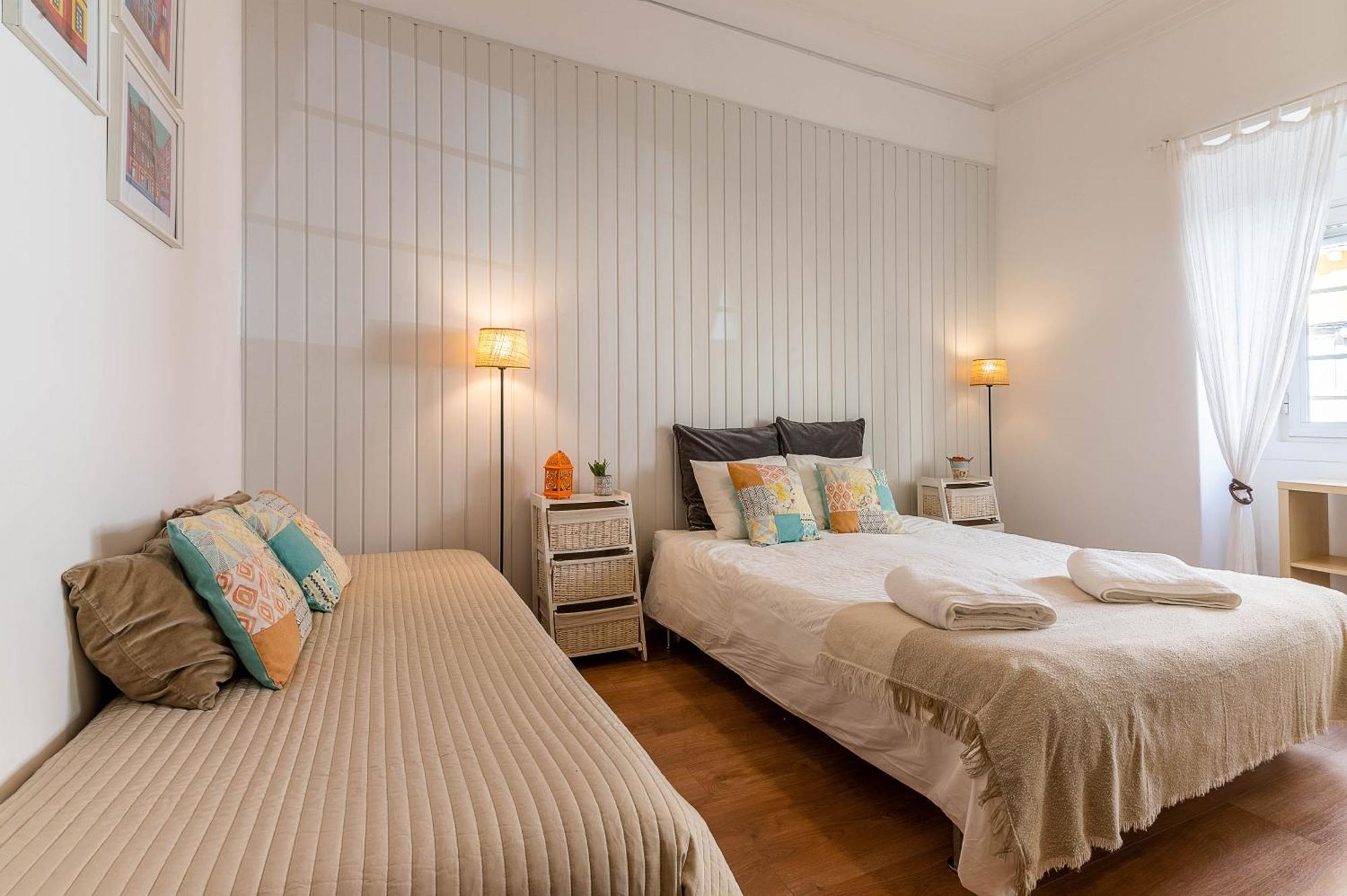 Alm- Spacious. Sunny. Patio. Quiet Area. Fast Wifi Lisbon Bagian luar foto